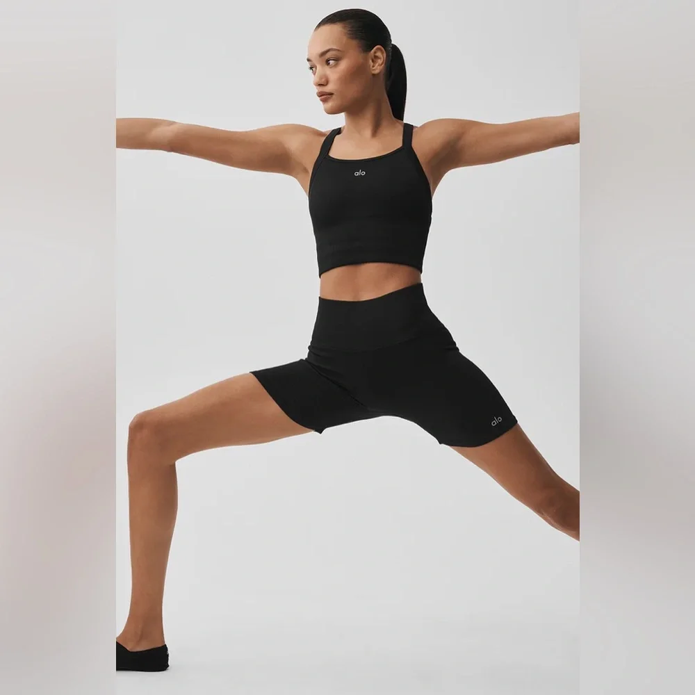 ALO YOGA | ✨NEW✨ Seamless Ribbed Favorite Short in Black